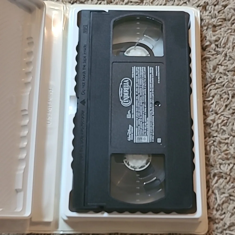 Disney Cinderella VHS Tape - Picture 2 of 3